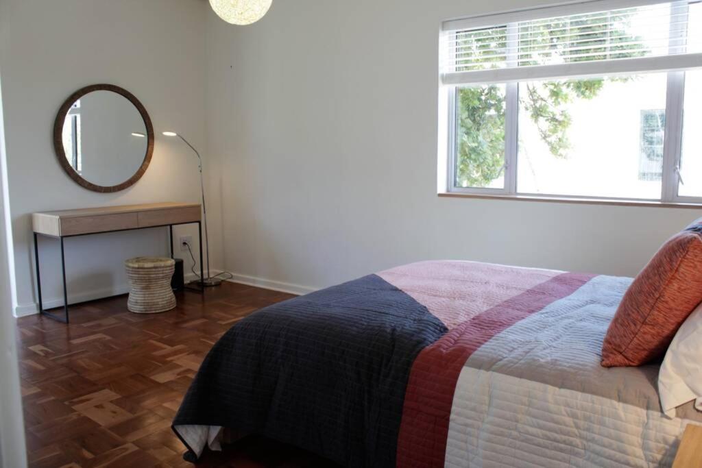 קייפטאון Table Mountain Views, Modern,Lots Of Natural Light, With Parking מראה חיצוני תמונה